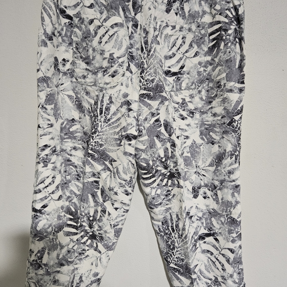 Intro Gray Leaf Print Wide Leg Pants - Picture 5 of 5
